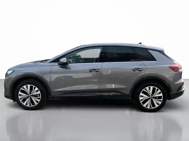 Käytetty Audi Q4 e-tron Advanced Plus 150 kW (204 HP) 2023 Harmaa Katumaasturi