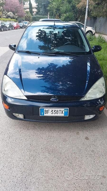 Usata Ford Focus Trend 90 CV (66 kW) 1999 Blu Berlina