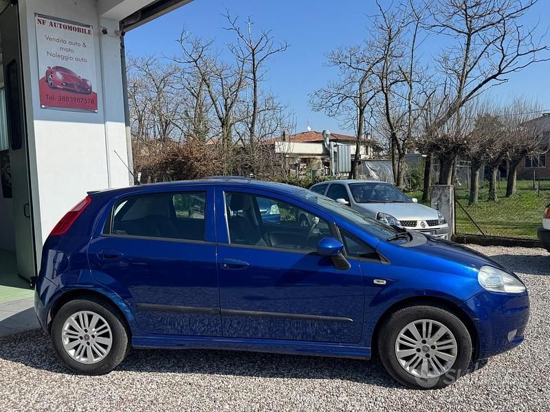 Usata Fiat Grande Punto Dynamic 90 CV (66 kW) 2008 Blu Utilitaria