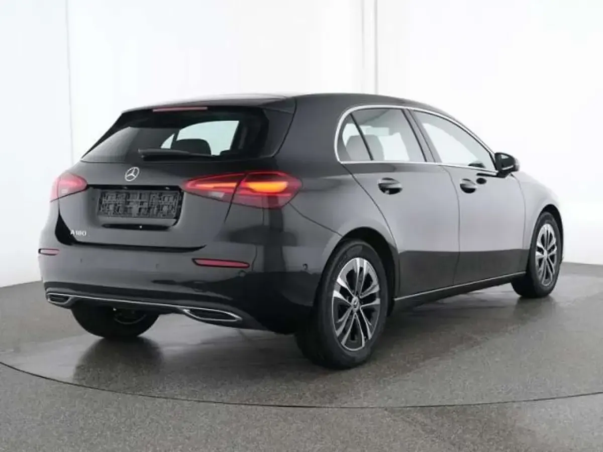 Usata Mercedes A180 136 CV (100 kW) 2025 Nero Berlina