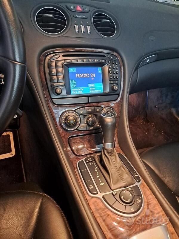 Usata Mercedes SL350 270 CV (198 kW) 2007 Grigio Cabrio