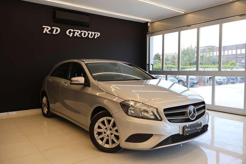 Usata Mercedes A180 109 CV (80 kW) 2015 Argento Berlina