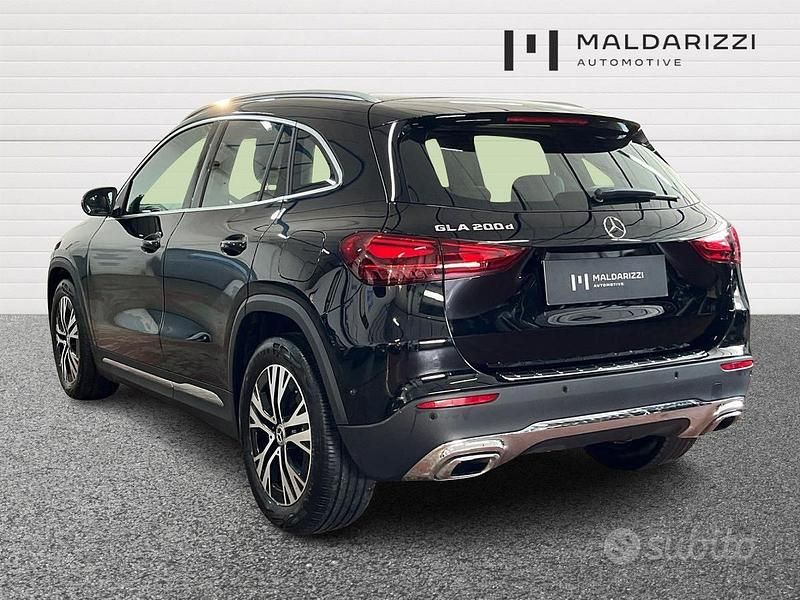 Usata Mercedes GLA200 Advanced 150 CV (110 kW) 2024 Nero SUV