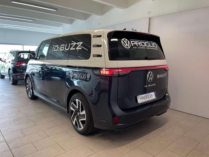 Usata VW ID. Buzz Pro 69 kW (95 CV) 2023 Bianco candy/starlight blue me Monovolume