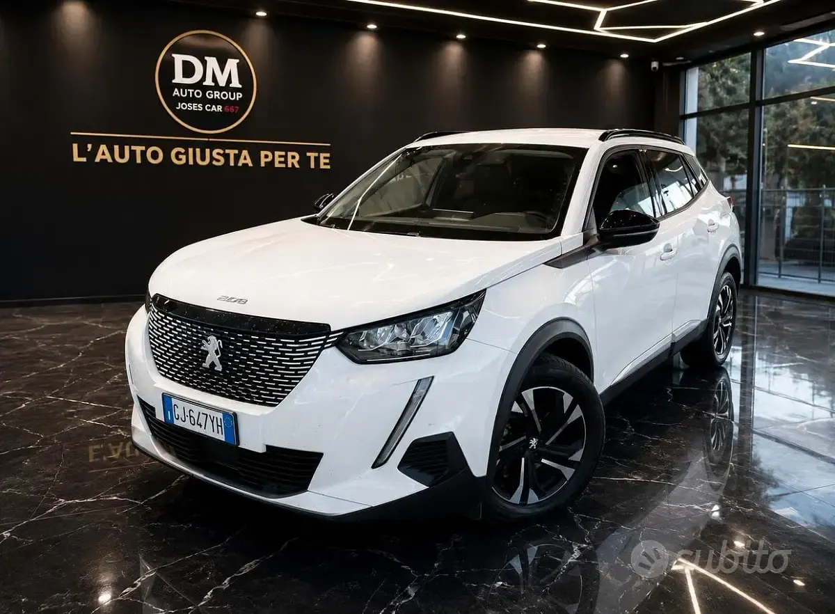 Usata Peugeot 2008 Allure 131 CV (96 kW) 2022 Bianco SUV