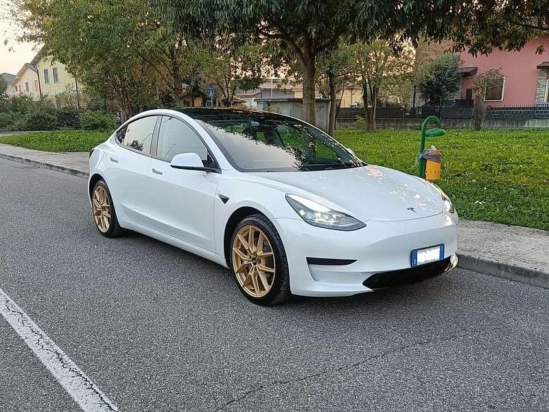 Usata Tesla Model 3 Standard Range 88 kW (120 CV) 2023 Bianco Berlina