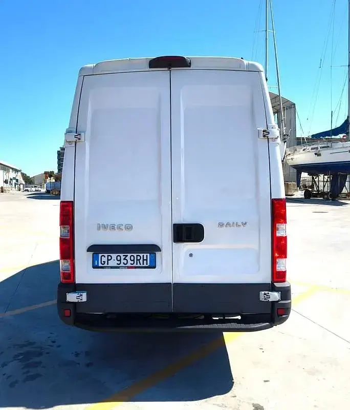 Usata Iveco Daily 131 CV (96 kW) 2012 Bianco Furgone