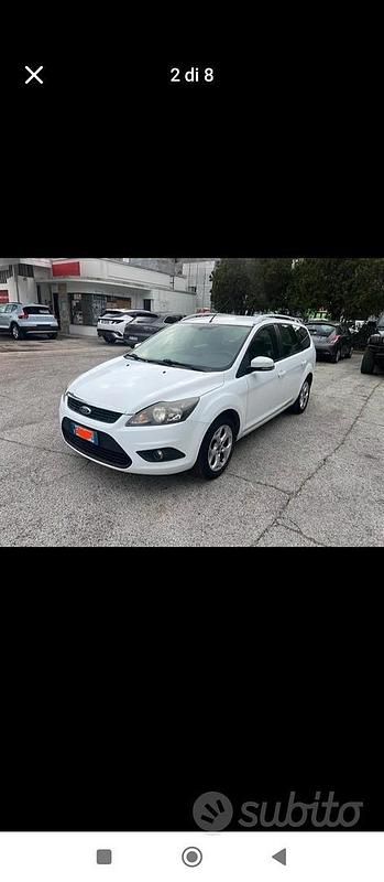 Usata Ford Focus 110 CV (80 kW) 2011 Bianco Station wagon