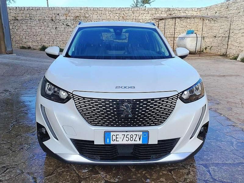 Usata Peugeot 2008 Allure 100 kW (136 CV) 2021 Bianco SUV