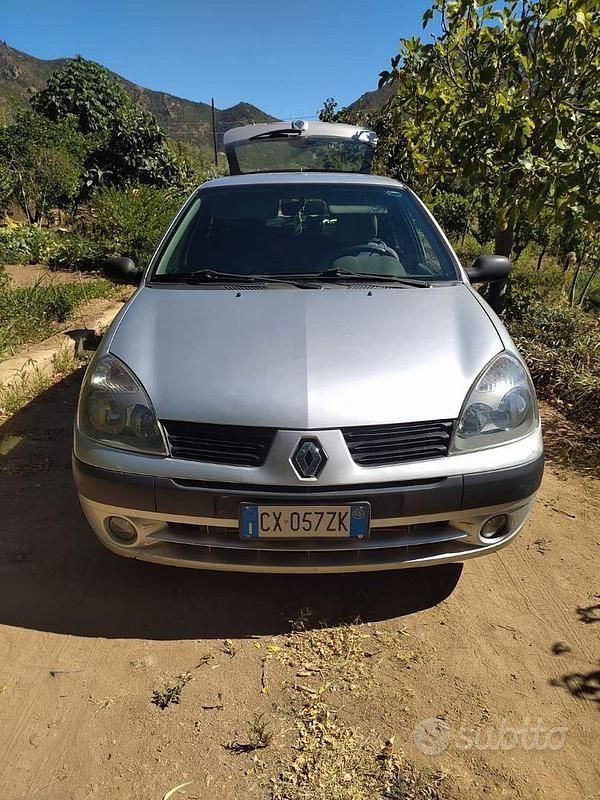 Usata Renault Clio II 65 CV (47 kW) 2006 Grigio Berlina