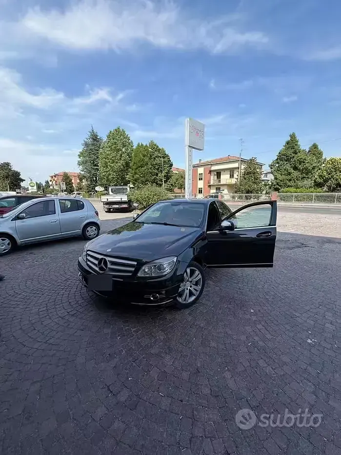 Usata Mercedes C220 170 CV (125 kW) 2007 Nero Station wagon