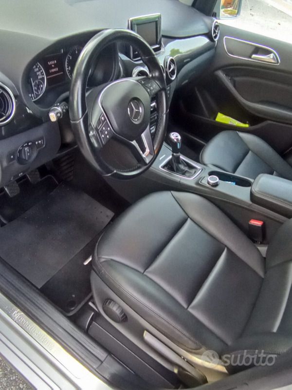 Usata Mercedes B180 109 CV (80 kW) 2014 Grigio Monovolume