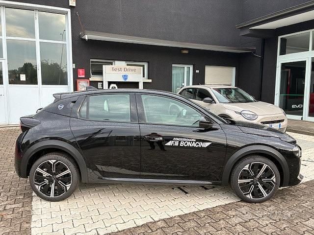 Nuova Lancia Ypsilon 2025 Nero Utilitaria