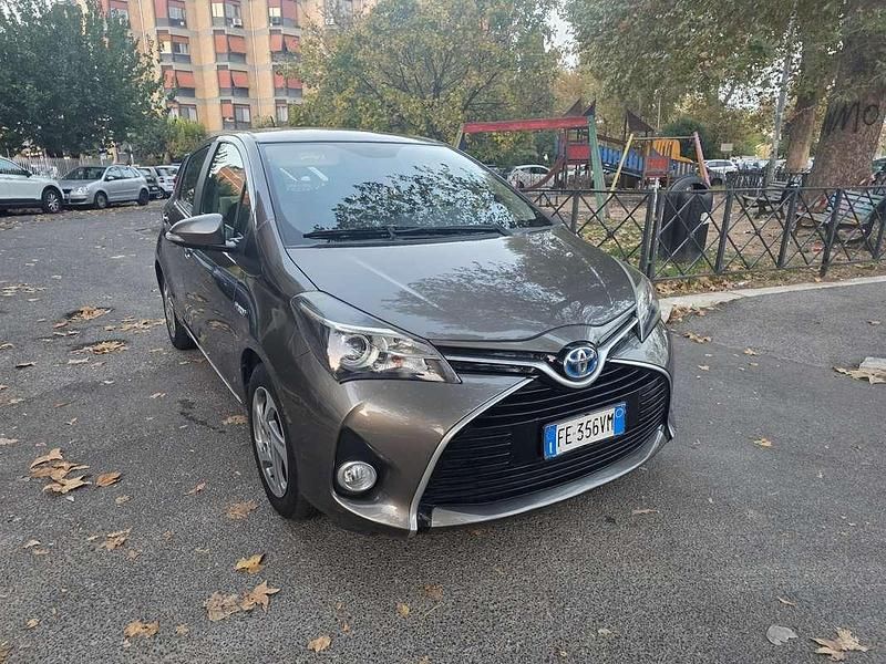 Usata 2016 Toyota Yaris Hybrid Active Tre volumi | 11.000 € (Cara) - Immagine 1/4