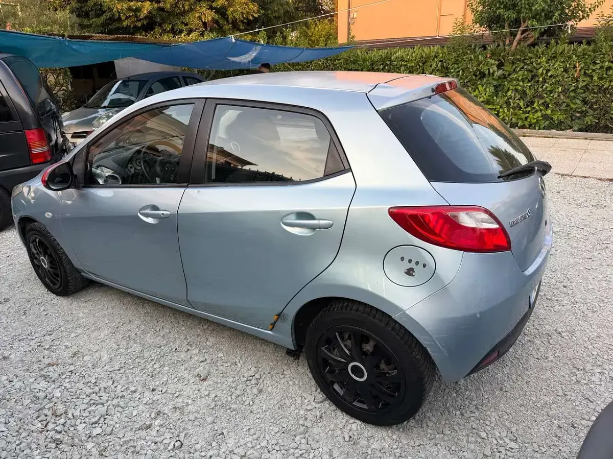 Usata Mazda 2 75 CV (55 kW) 2007 Blu Utilitaria