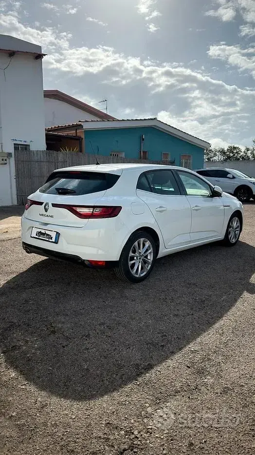 Usata Renault Mégane IV Business 110 CV (80 kW) 2017 Bianco Berlina