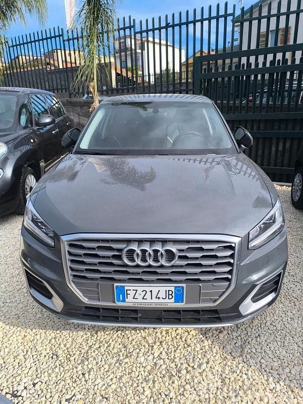 Grigio Usata 2019 Audi Q2 SUV | 17.800 € (Buon prezzo) - Immagine 1/4