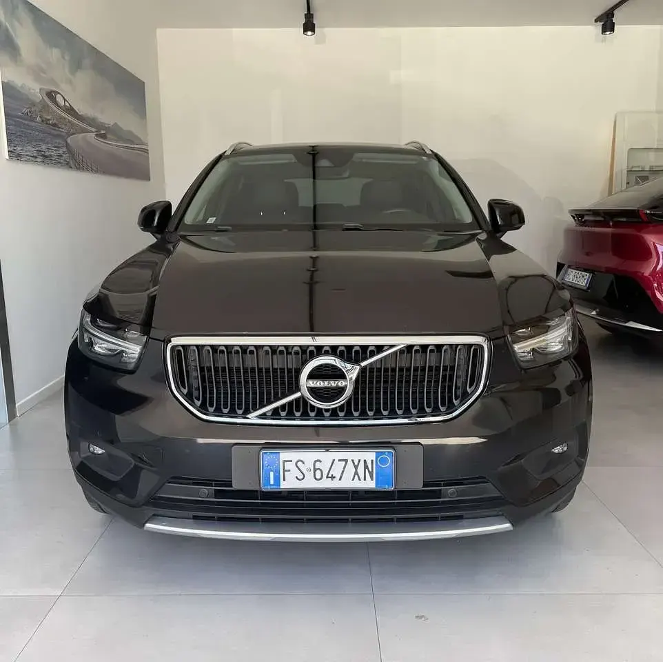Usata Volvo XC40 Momentum 150 CV (110 kW) 2018 Nero SUV