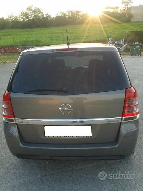 Usata Opel Zafira 94 CV (69 kW) 2008 Grigio Monovolume