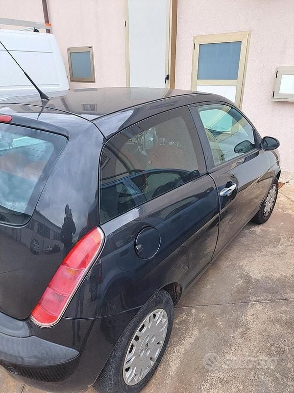 Usata Lancia Ypsilon 60 CV (44 kW) 2005 Nero Utilitaria