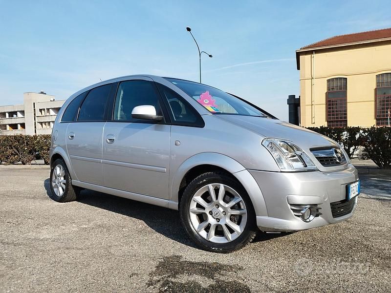 Argento Usata 2008 Opel Meriva Cosmo Monovolume | 3800 € (Cara) - Immagine 1/4