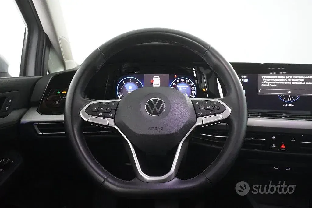 Usata VW Golf VIII Life 150 CV (110 kW) 2022 Argento riflesso Berlina