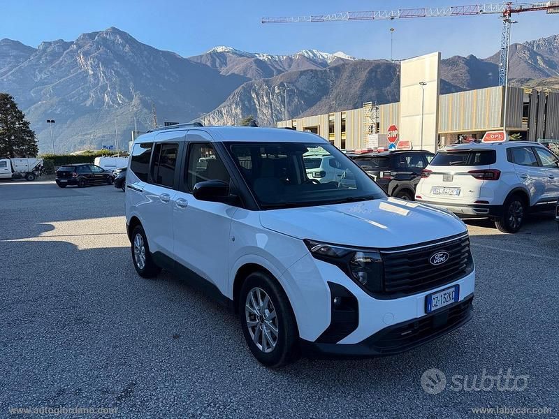 Usata Ford Tourneo Courier 124 CV (91 kW) 2025 Bianco Monovolume