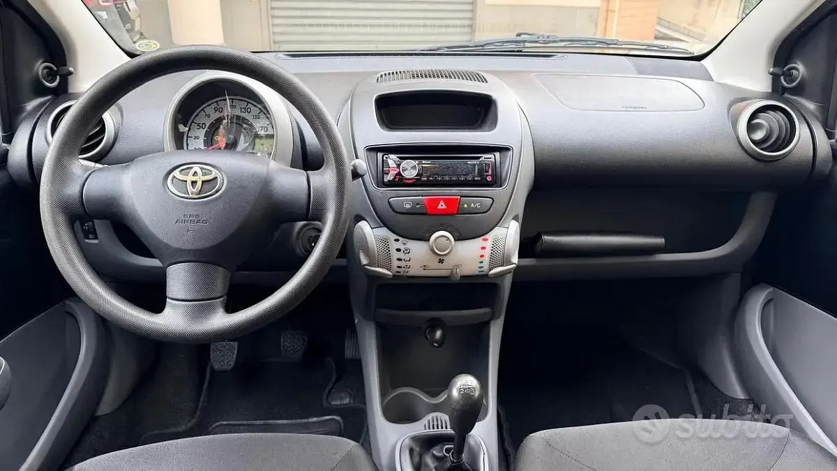 Usata Toyota Aygo 68 CV (50 kW) 2010 Grigio Utilitaria