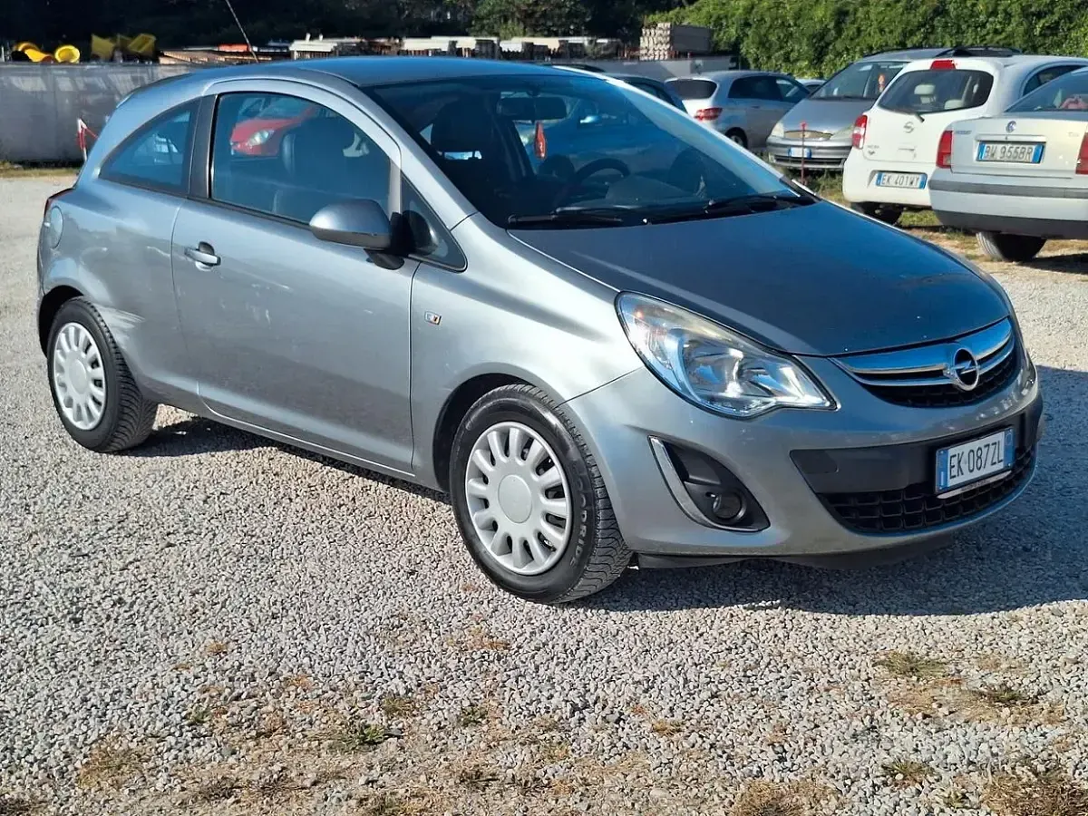 Usata Opel Corsa 86 CV (63 kW) 2013 Grigio Utilitaria