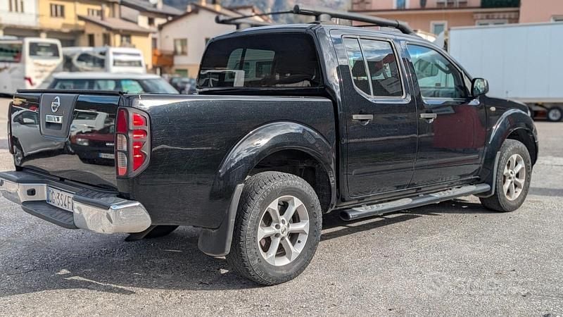 Usata Nissan Navara 171 CV (125 kW) 2007 Nero Pick-up