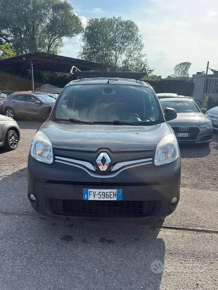 Usata Renault Kangoo 90 CV (66 kW) 2019 Grigio Monovolume