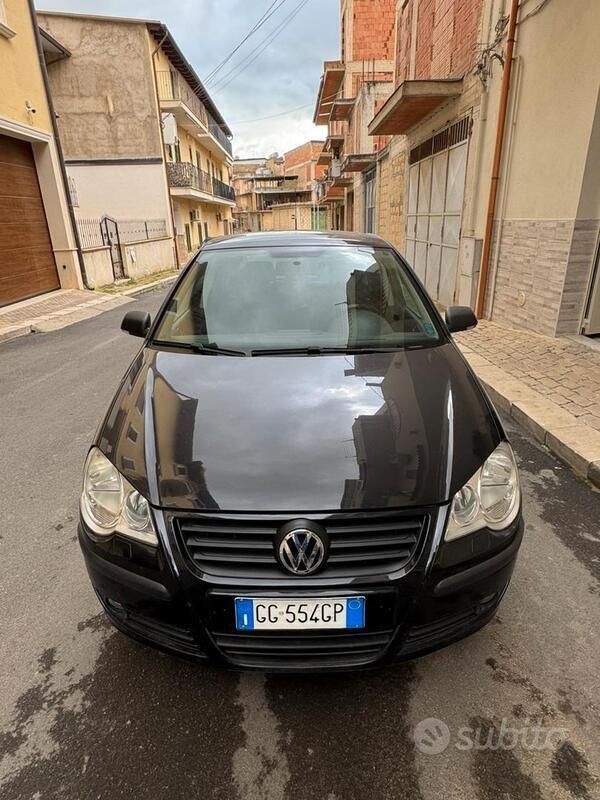 Nero Usata 2007 VW Polo Due volumi | 3200 € (Buon prezzo) - Immagine 1/4