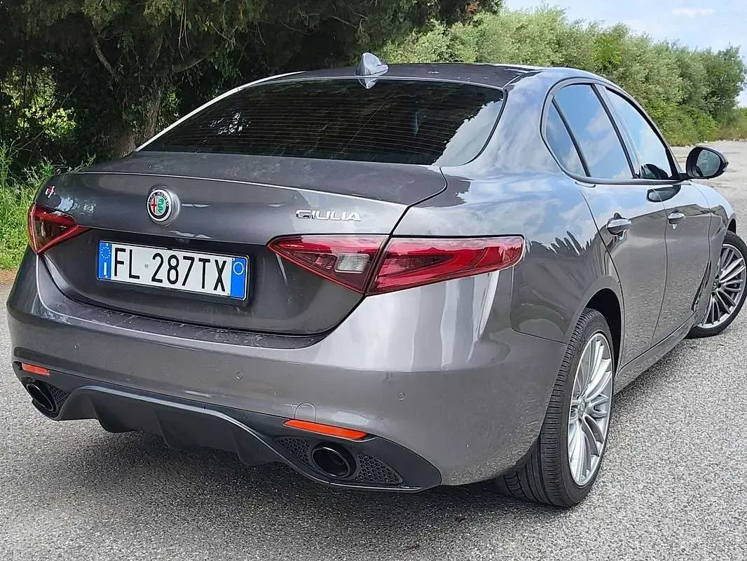 Usata Alfa Romeo Giulia Super 180 CV (132 kW) 2017 Grigio Berlina