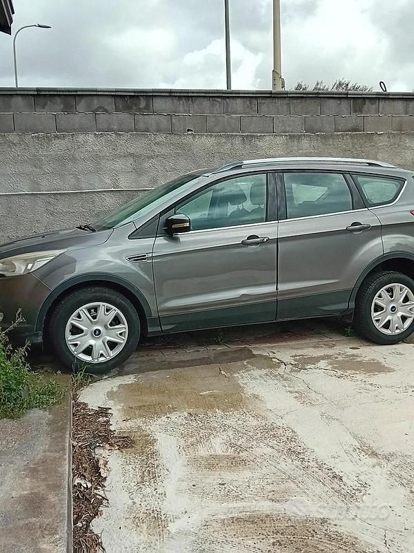 Begagnad Ford Kuga 163 HK (119 kW) 2014 Grå SUV