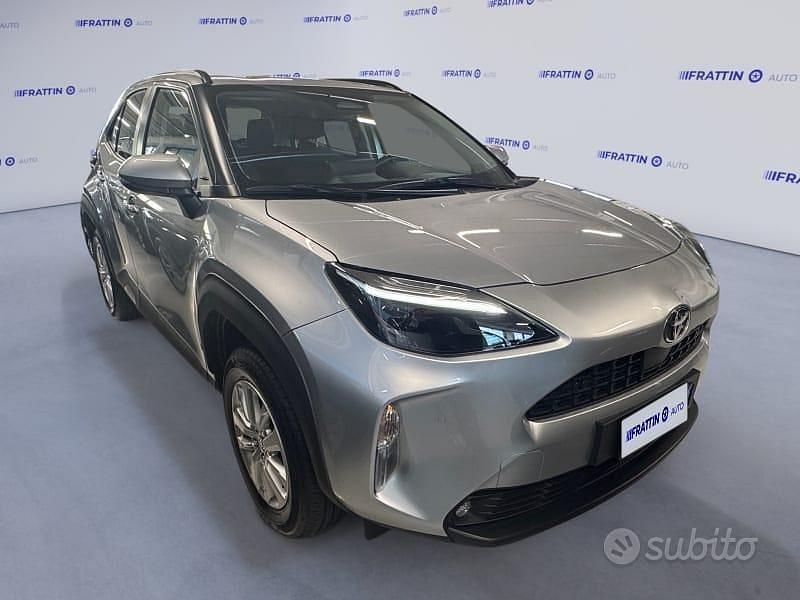 Usata Toyota Yaris Cross Active 92 CV (67 kW) 2025 Grigio SUV