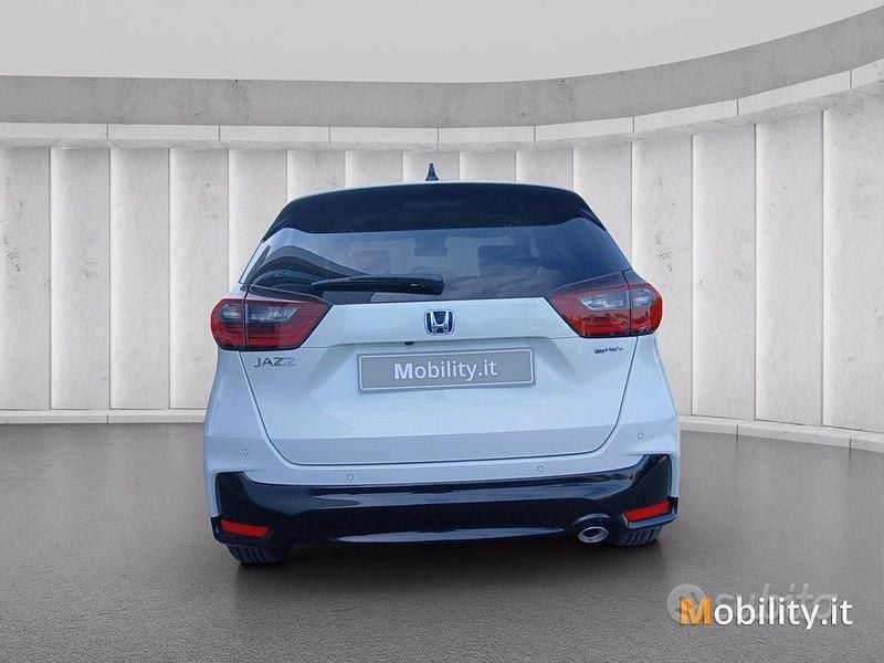 Usata Honda Jazz Sport 107 CV (78 kW) 2024 Platinum white Utilitaria