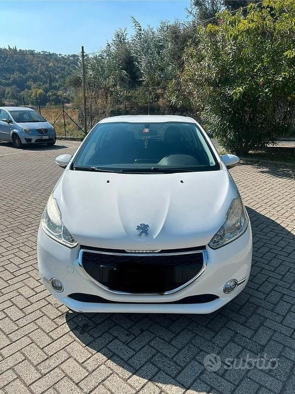 Gebraucht Peugeot 208 82 PS (60 kW) 2013 Weiß Kleinwagen