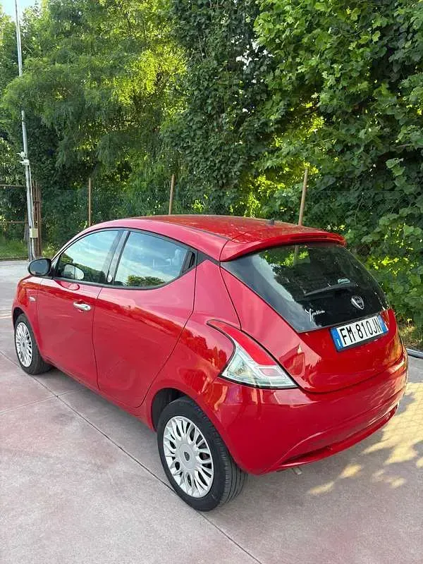 Usata Lancia Ypsilon Silver 69 CV (50 kW) 2017 Utilitaria