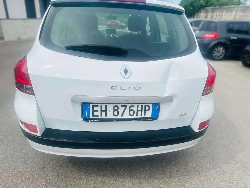 Usata Renault Clio Dynamique 75 CV (55 kW) 2012 Bianco Station wagon
