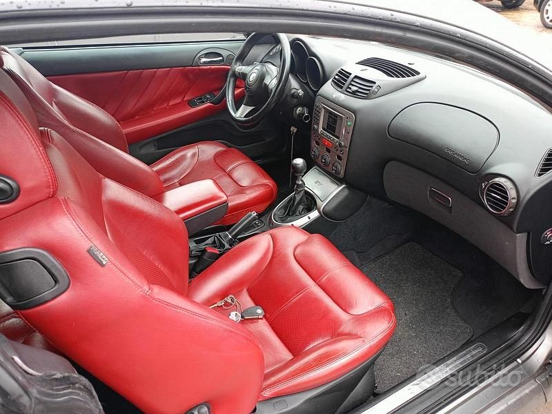 Usata Alfa Romeo GT 150 CV (110 kW) 2003 Grigio Coupé