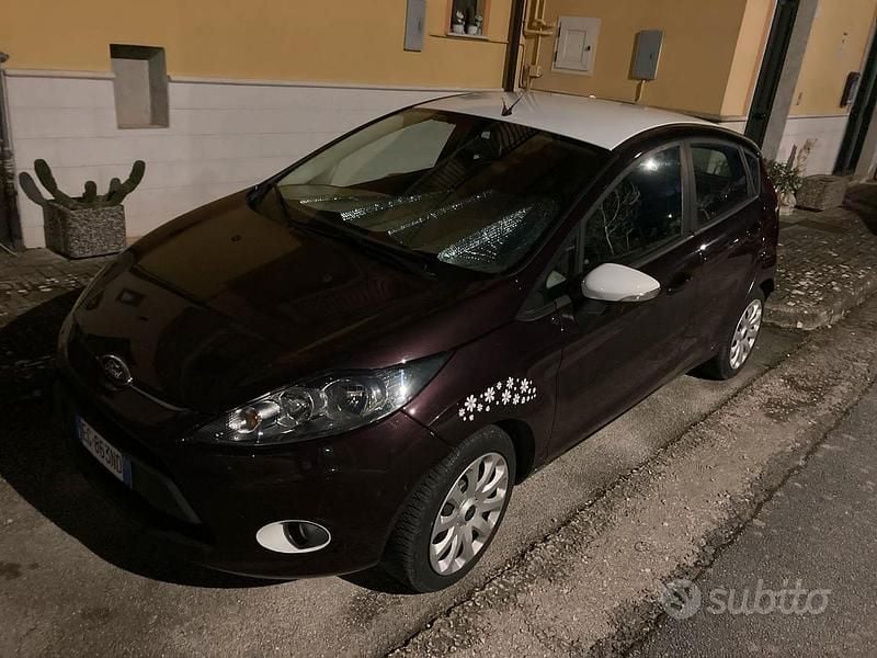 Usata Ford Fiesta 58 CV (42 kW) 2011 Nero Utilitaria