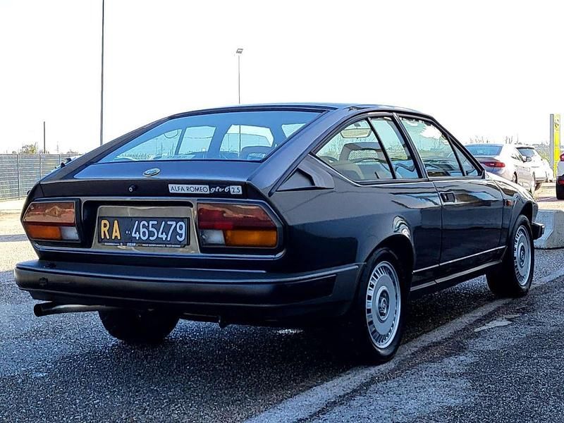 Usata Alfa Romeo Alfetta 158 CV (116 kW) 1984 Grigio Berlina