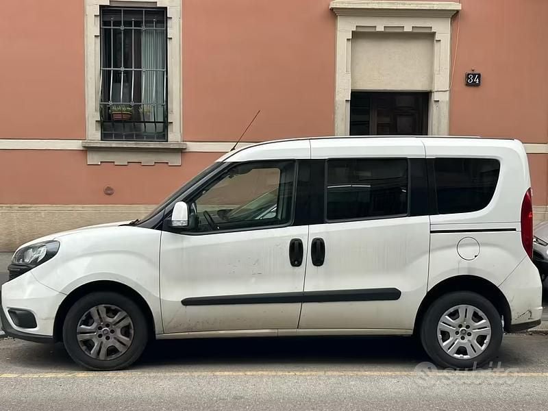 Usata Fiat Doblò 105 CV (77 kW) 2018 Bianco Monovolume