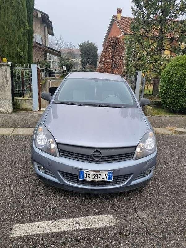 Usata 2009 Opel Astra GTC Cosmo Tre volumi | 2400 € (Ottimo prezzo) - Immagine 1/4
