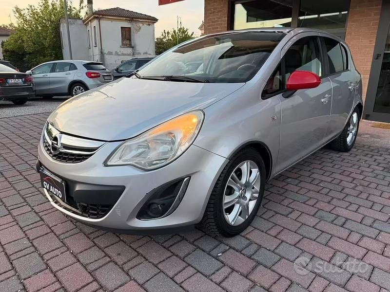 Usata Opel Corsa 86 CV (63 kW) 2012 Grigio Utilitaria