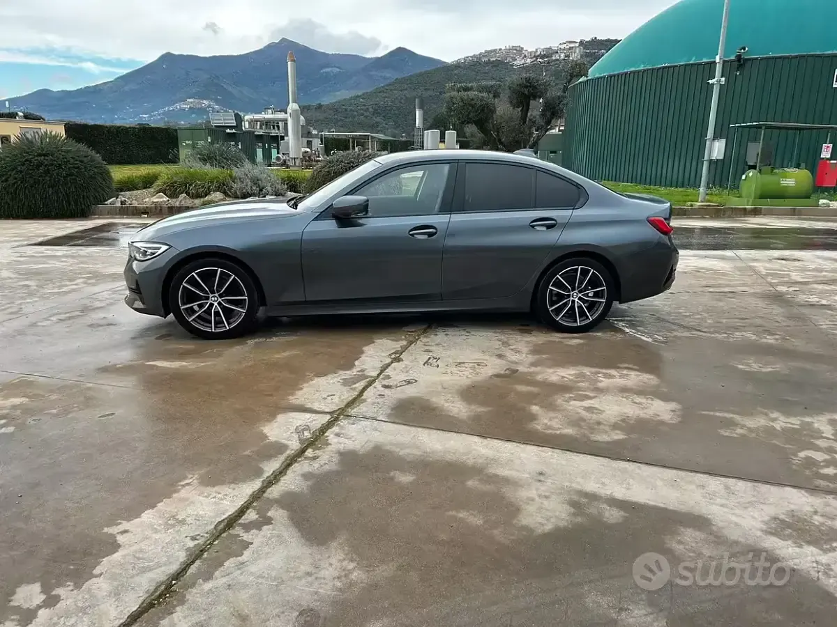 Usata BMW 318 150 CV (110 kW) 2019 Grigio Berlina