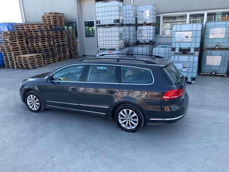 Usata VW Passat 150 CV (110 kW) 2012 Blu/azzurro Station wagon