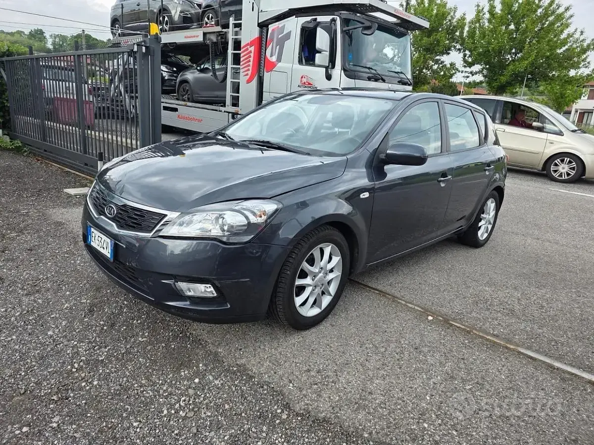 Usata Kia Ceed GT LX 90 CV (66 kW) 2012 Nero Berlina