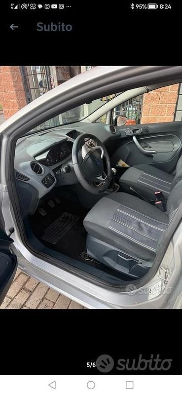 Usata Ford Fiesta 75 CV (55 kW) 2010 Grigio Utilitaria