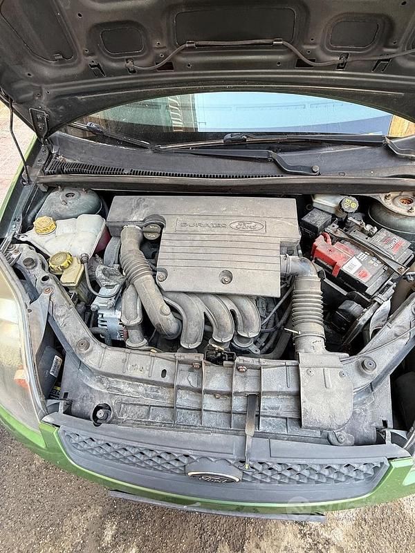 Usata Ford Fiesta 90 CV (66 kW) 2007 Verde Utilitaria
